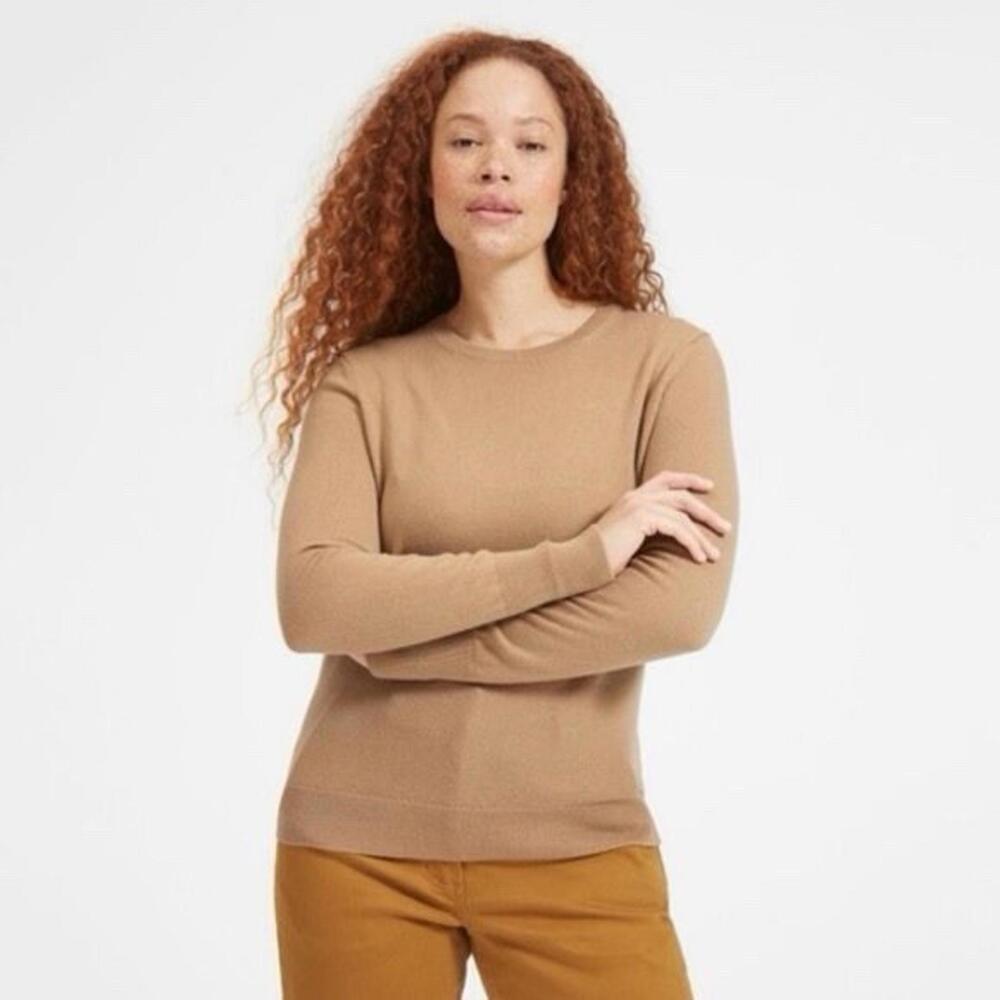 Everlane 100% Cashmere Crew Neck Sweater Size Medium Camel Color Quiet Luxury